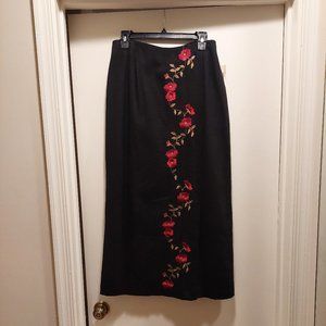 NWT floral embroidered black pencil skirt, Size 10